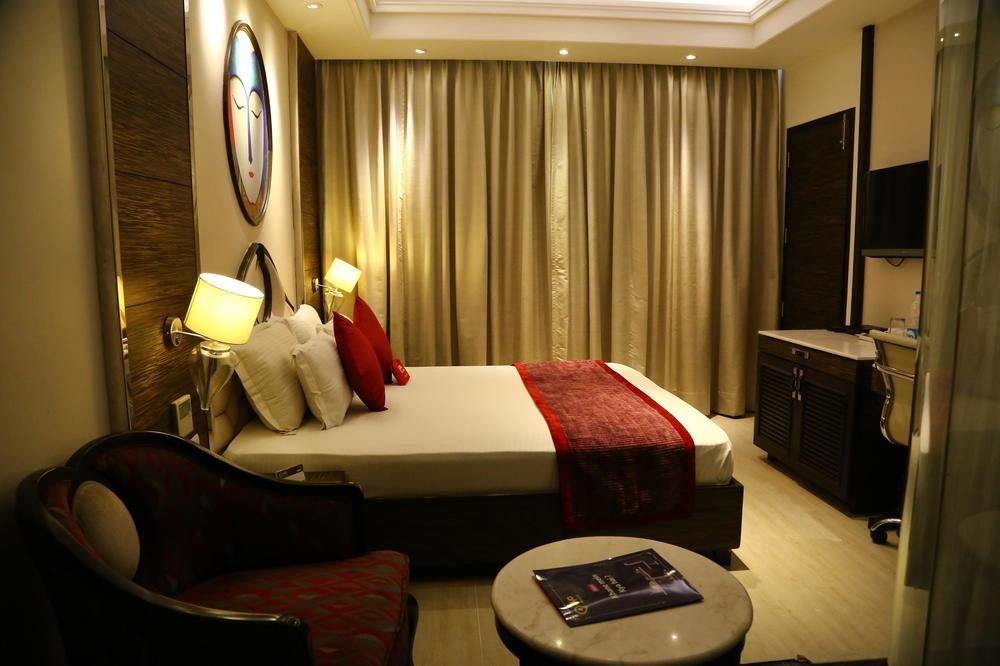 The First Hotel Chandigarh Exterior photo