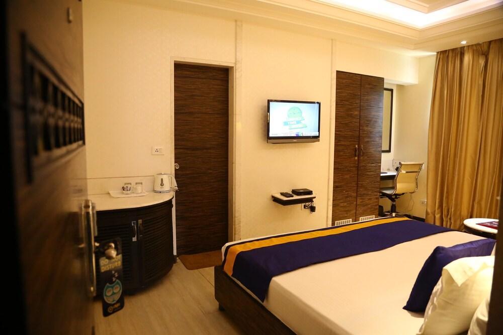 The First Hotel Chandigarh Exterior photo